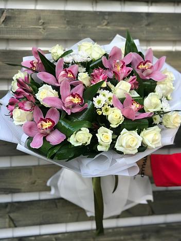 Букет цветов из: Розы и Хризантемы в Дагестанских огнях