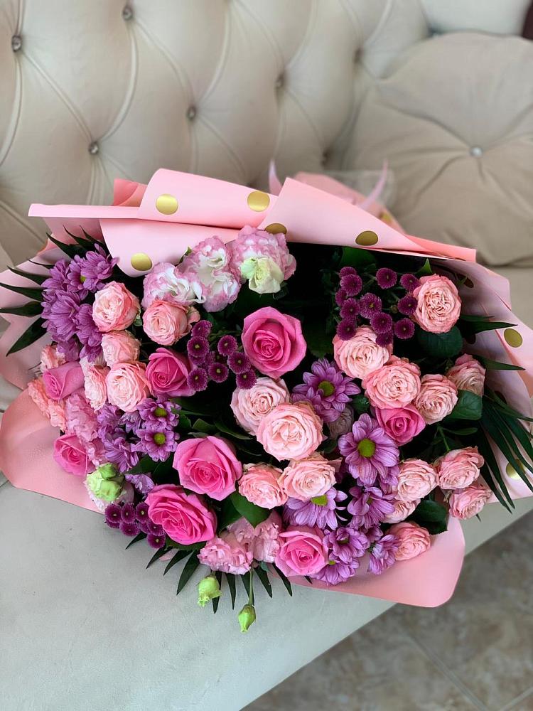 Букет цветов из: Хризантемы, Розы и Лизиантусы в Дагестанских огнях