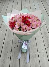 Букет цветов из:  Альстромерии в Дагестанских огнях