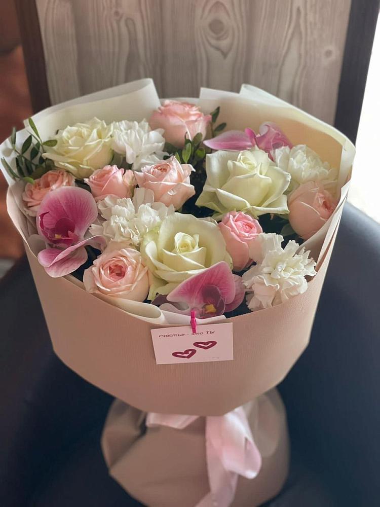 Букет цветов из: Орхидеи, Розы и Гвоздики в Дагестанских огнях