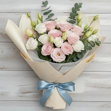 Букет цветов из:  Лизиантусы в Дагестанских огнях