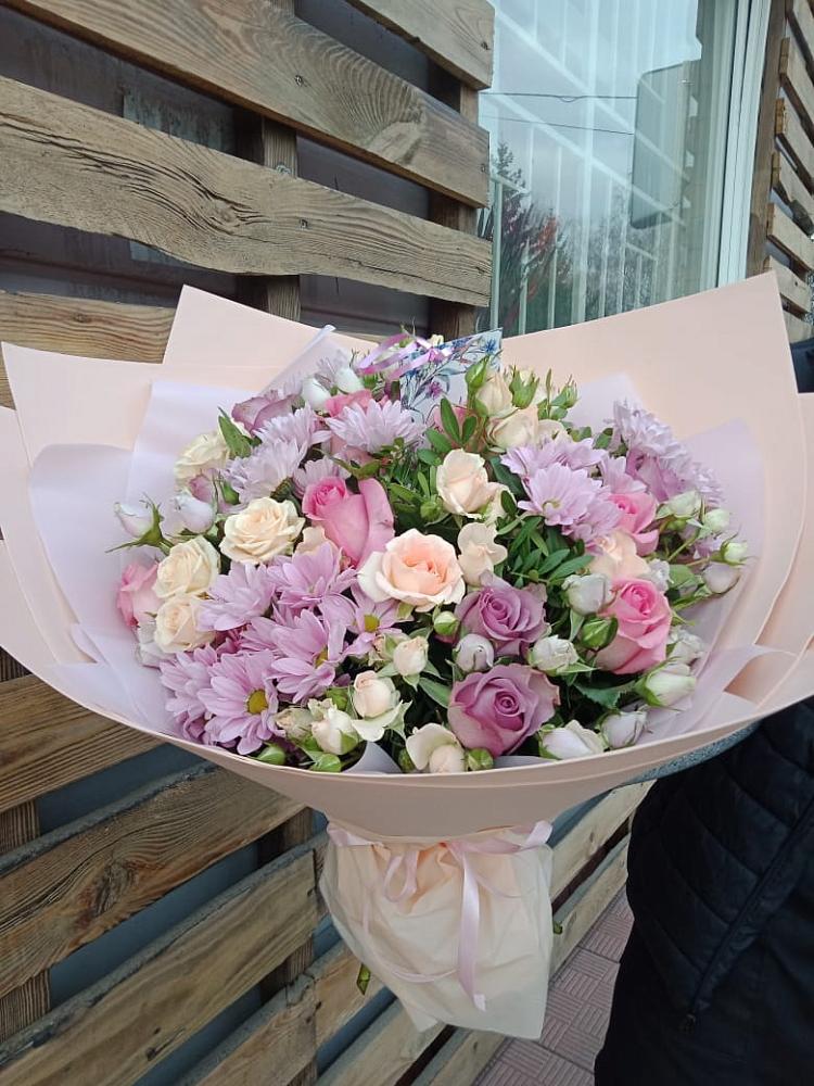 Букет цветов из: Розы и Хризантемы в Дагестанских огнях