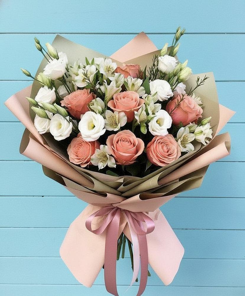 Букет цветов из: Розы, Альстромерии и Лизиантусы в Дагестанских огнях