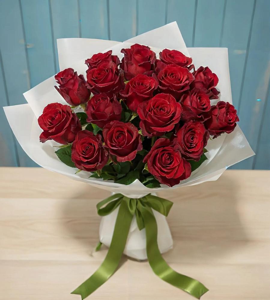 Букет Красные розы в Дагестанских огнях