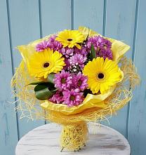 Букет цветов из:  Хризантемы и Герберы в Дагестанских огнях
