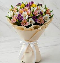 Букет цветов из:  Альстромерии в Дагестанских огнях