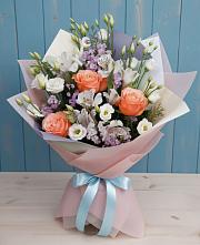 Букет цветов из:  Лизиантусы, Розы, Альстромерии и Гипсофила в Дагестанских огнях