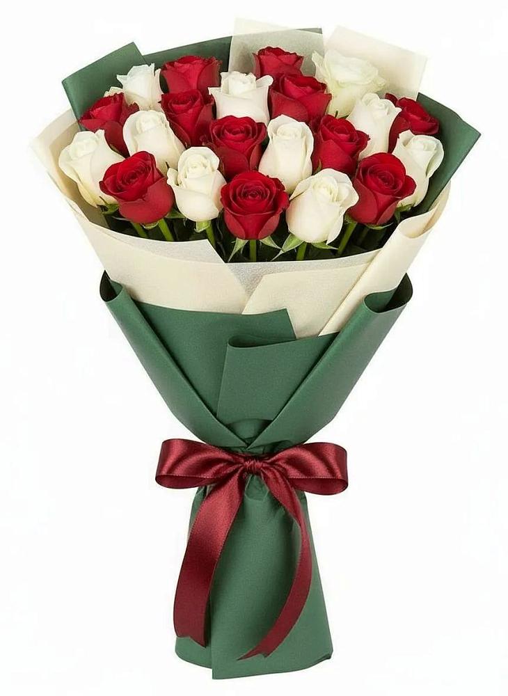 Букет Микс из красных и белых роз в Дагестанских огнях