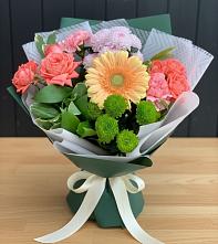 Букет цветов из:  Гвоздики, Розы, Герберы и Хризантемы #REPLACE_PRED# Дагестанских огнях