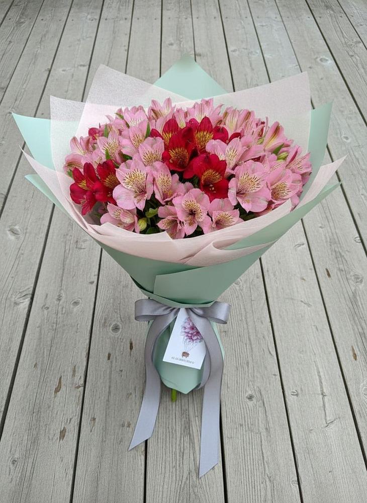 Букет цветов из: Альстромерии в Дагестанских огнях