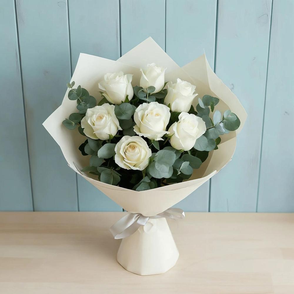 Букет Белые розы в Эвкалипте в Дагестанских огнях