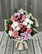 Букет цветов из:  Альстромерии, Гвоздики, Розы и Хризантемы в Дагестанских огнях