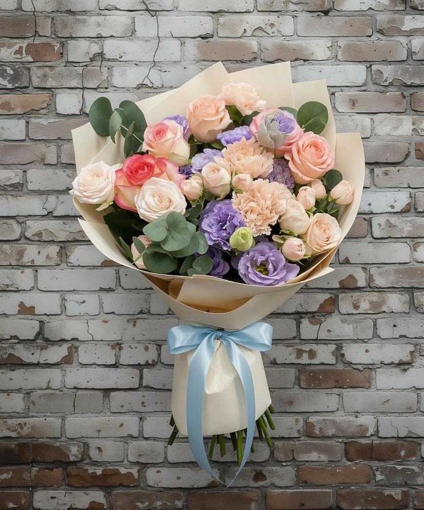 Букет цветов из: Розы, Лизиантусы и Гвоздики в Дагестанских огнях