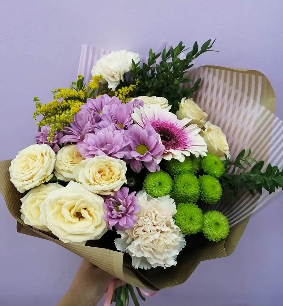 Букет цветов из: Хризантемы, Розы, Гвоздики и Герберы в Дагестанских огнях