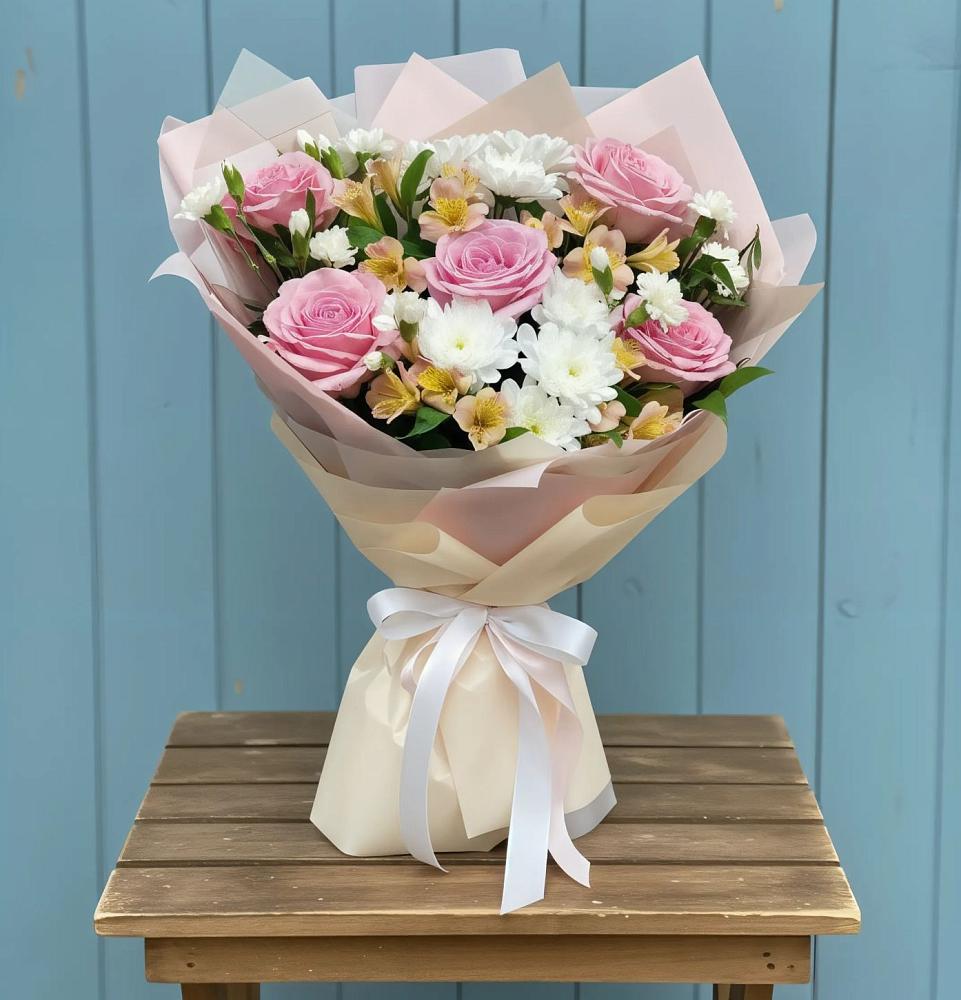 Букет цветов из: Гвоздики, Орхидеи и Розы в Дагестанских огнях