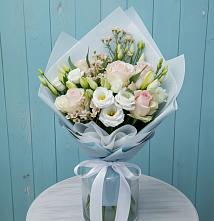 Букет цветов из:  Розы и Лизиантусы в Дагестанских огнях