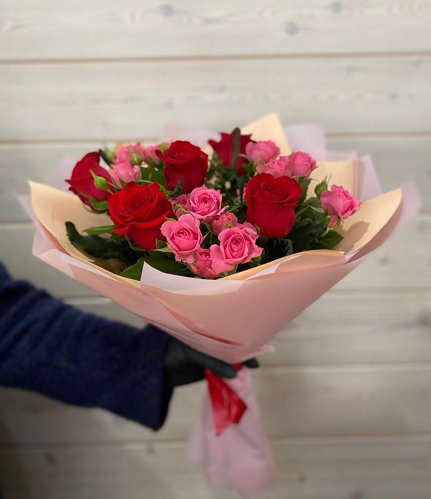 Букет цветов из: Розы в Дагестанских огнях