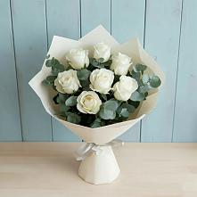 Букет Белые розы в Эвкалипте в Дагестанских огнях