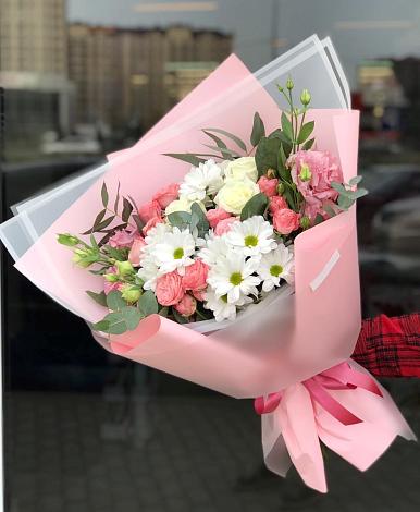 Букет цветов из: Розы, Лизиантусы и Хризантемы в Дагестанских огнях