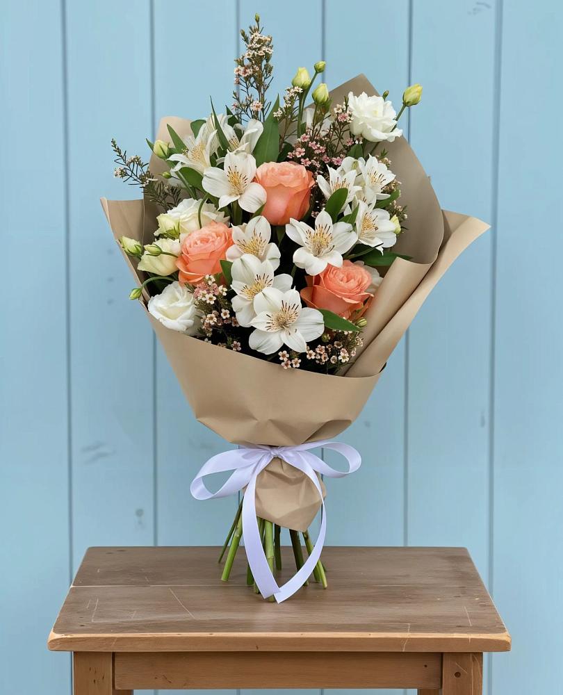 Букет цветов из: Альстромерии, Лизиантусы, Розы и Хризантемы в Дагестанских огнях