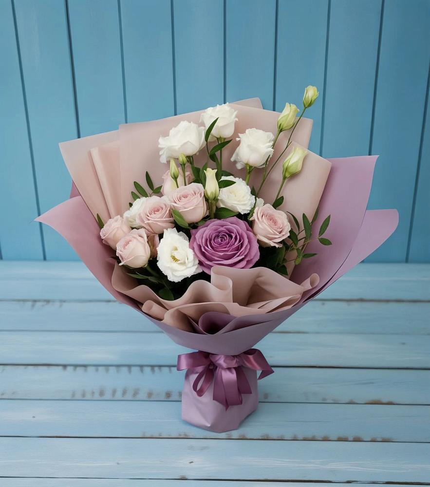 Букет цветов из: Розы и Лизиантусы в Дагестанских огнях